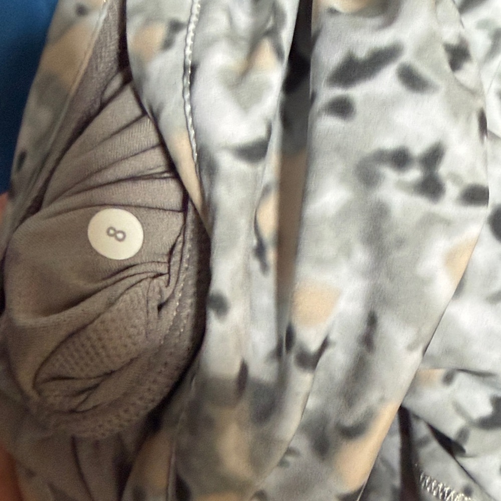 Women’s Lululemon Lightened Up Pullover jacket Floral Print Gray Running size 8 - Picture 8 of 8